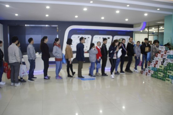 心系员工,公司为全体员工发放元旦福利 心系员工,公司为全体员工发放元旦福利