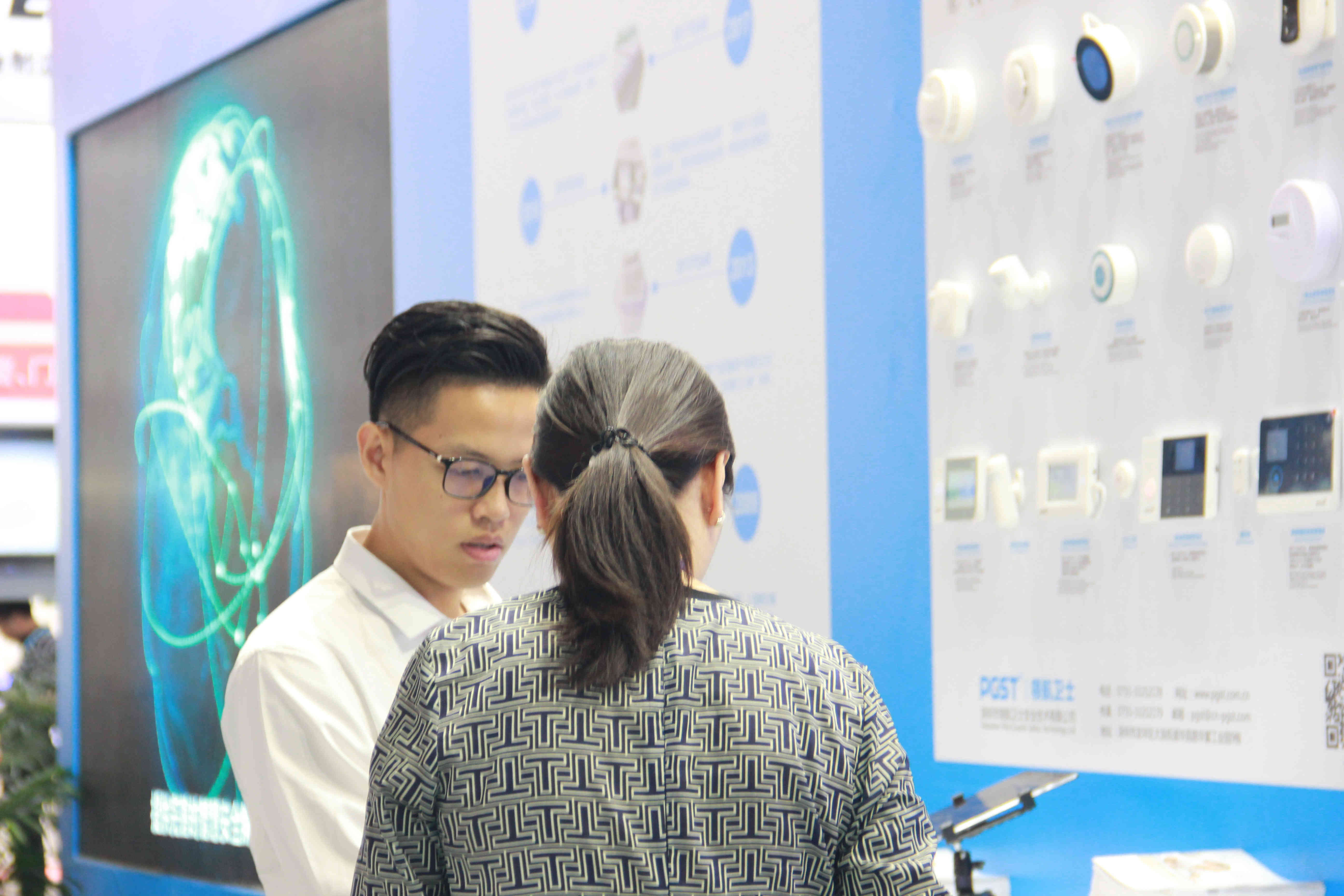 J9直营集团集团震撼来袭,深圳智能家居展会独领风骚(图4) J9直营集团集团震撼来袭,深圳智能家居展会独领风骚(图4)